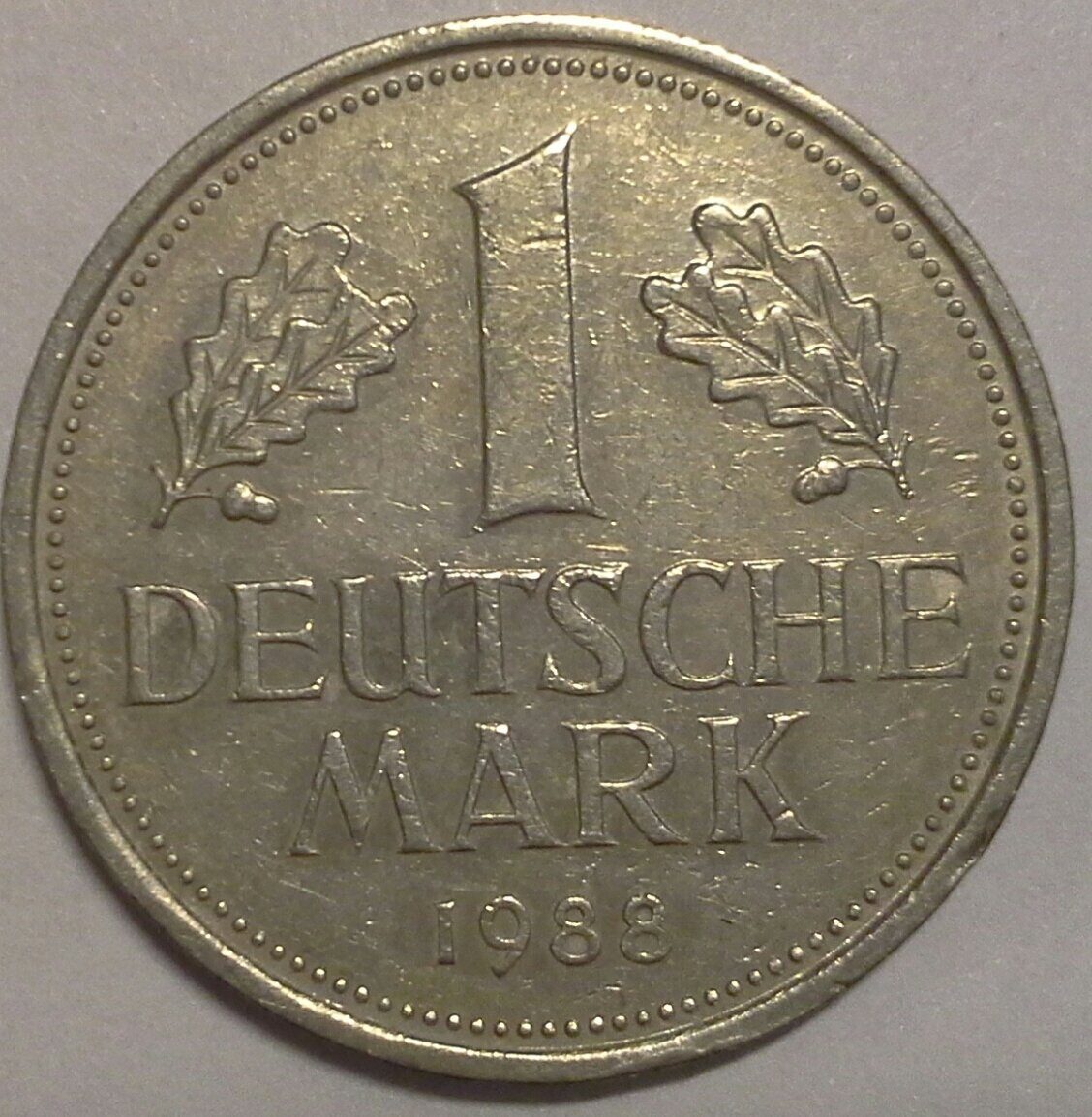 Стоят 5 марок. Монета 1977г Deutsche Mark. 1 Марка 1989 ФРГ. 1 Deutsche Mark 1971. Монета Deutsche Mark 1990.